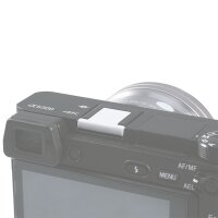 JJC Kunststoffabdeckung wei&szlig; f&uuml;r Sony- Kameras mit Sony Multi-Interface Blitzschuh - sch&uuml;tzt vor Schmutz, Regen und St&ouml;&szlig;en