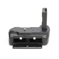 Minadax Profi Batteriegriff fuer Nikon D5000 - hochwertiger Handgriff mit Hochformatausloeser und besserem Halt + 4x EN-EL9 Nachbau-Akkus